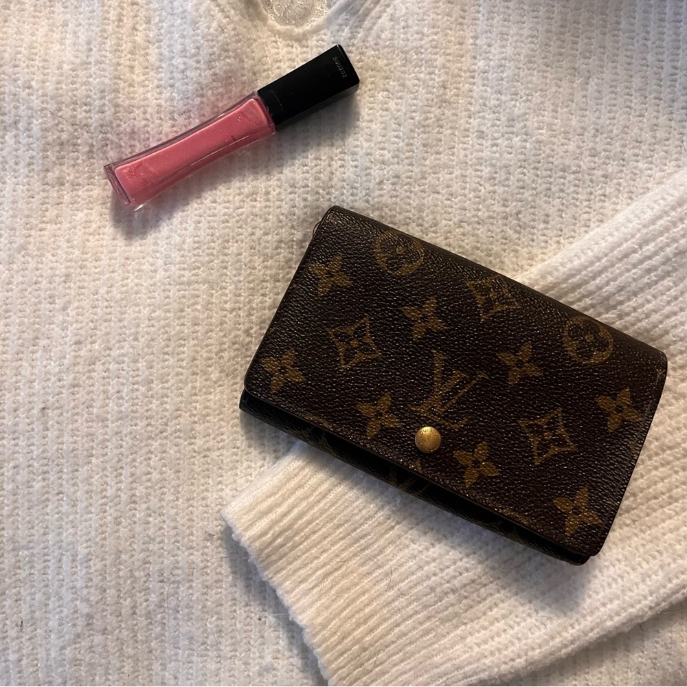 Louis Vuitton Vintage Authentic Porte
Monnaie Tresor Monogram Wallet